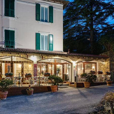 Hotel Ristorante Il Caminetto Diano Marina Ngoại thất bức ảnh