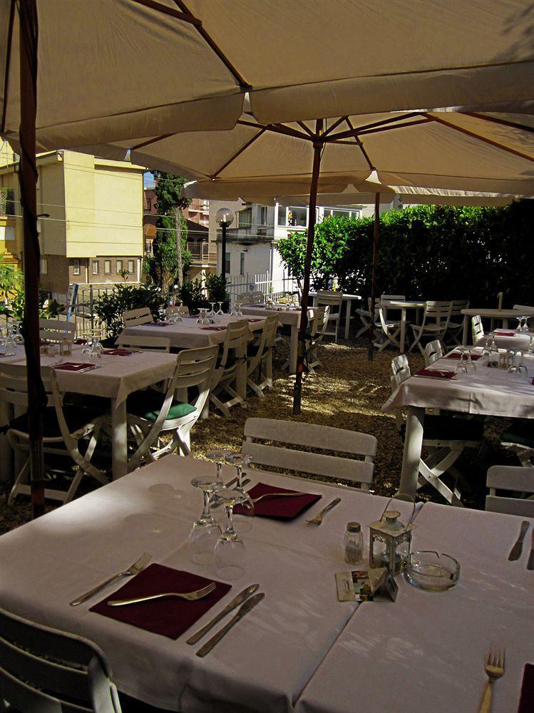 Hotel Ristorante Il Caminetto Diano Marina Ngoại thất bức ảnh