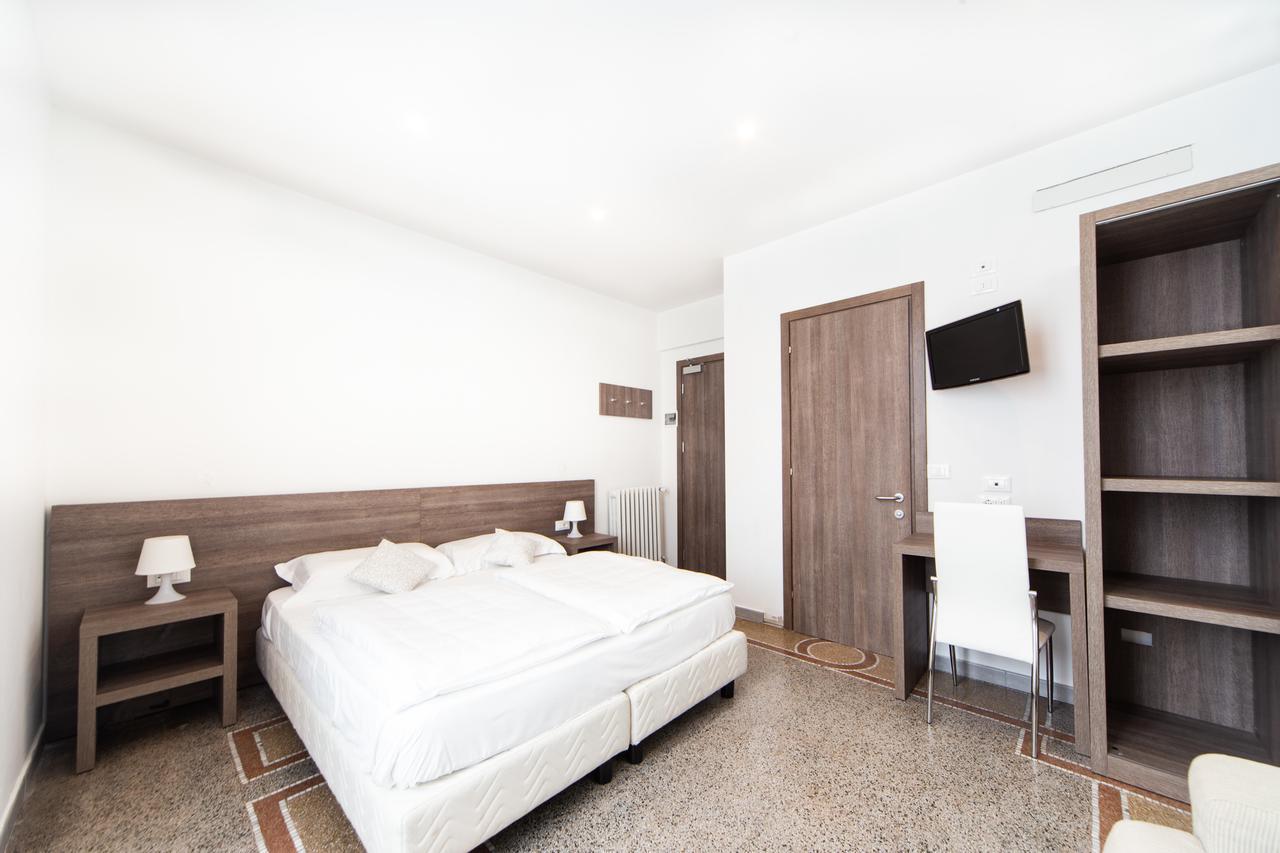 Hotel Ristorante Il Caminetto Diano Marina Ngoại thất bức ảnh