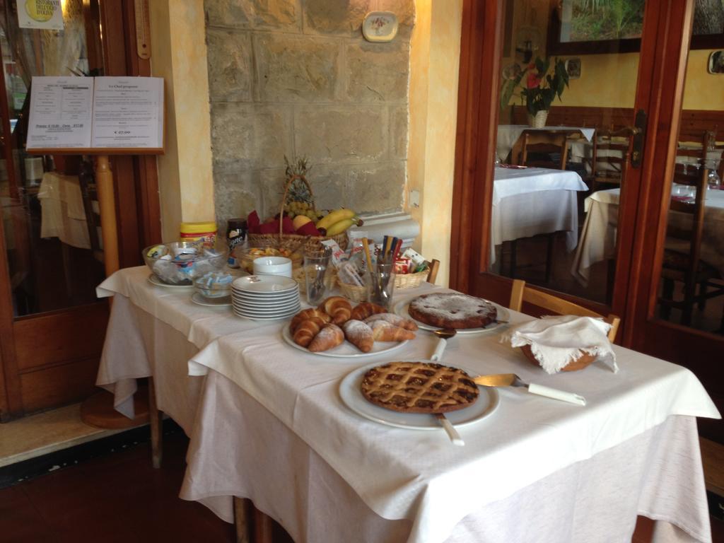 Hotel Ristorante Il Caminetto Diano Marina Ngoại thất bức ảnh