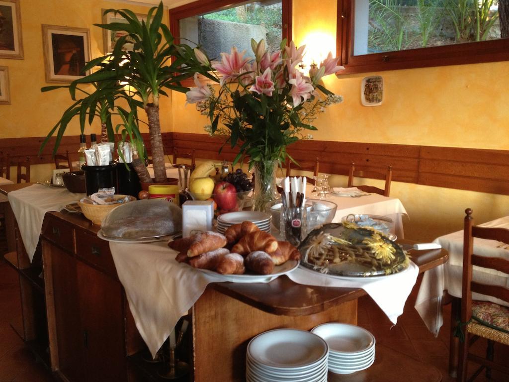 Hotel Ristorante Il Caminetto Diano Marina Ngoại thất bức ảnh